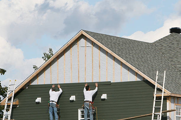 Professional Siding Contractor technician working in Farmdale, OH